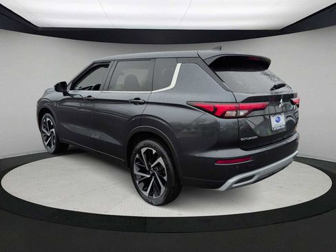 Used 2024 Mitsubishi Outlander SE image 6