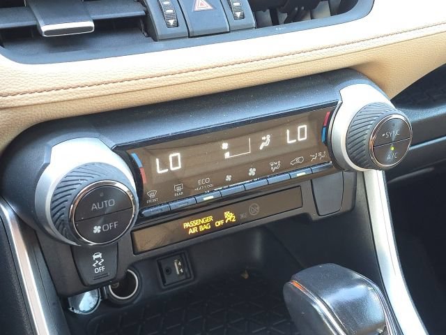 Used 2019 Toyota RAV4 XLE Premium FWD image 33