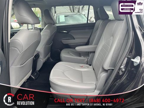 Used 2021 Toyota Highlander XLE FWD image 28