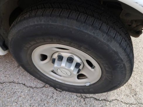 Used 2015 Chevrolet Express 2500 image 15