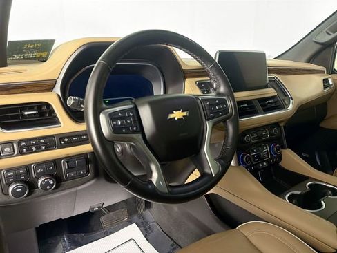 Used 2023 Chevrolet Suburban Premier image 9