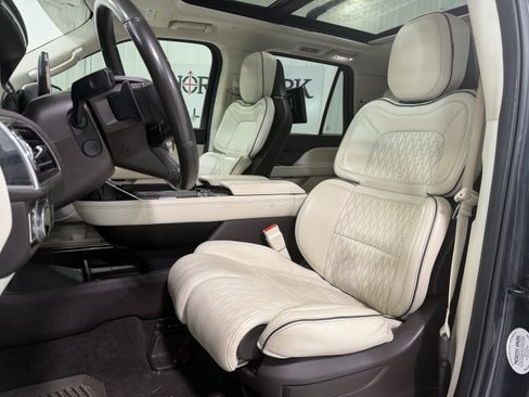 Used 2021 Lincoln Navigator Black Label w/ Cargo Convenience Package AWD/4WD image 9