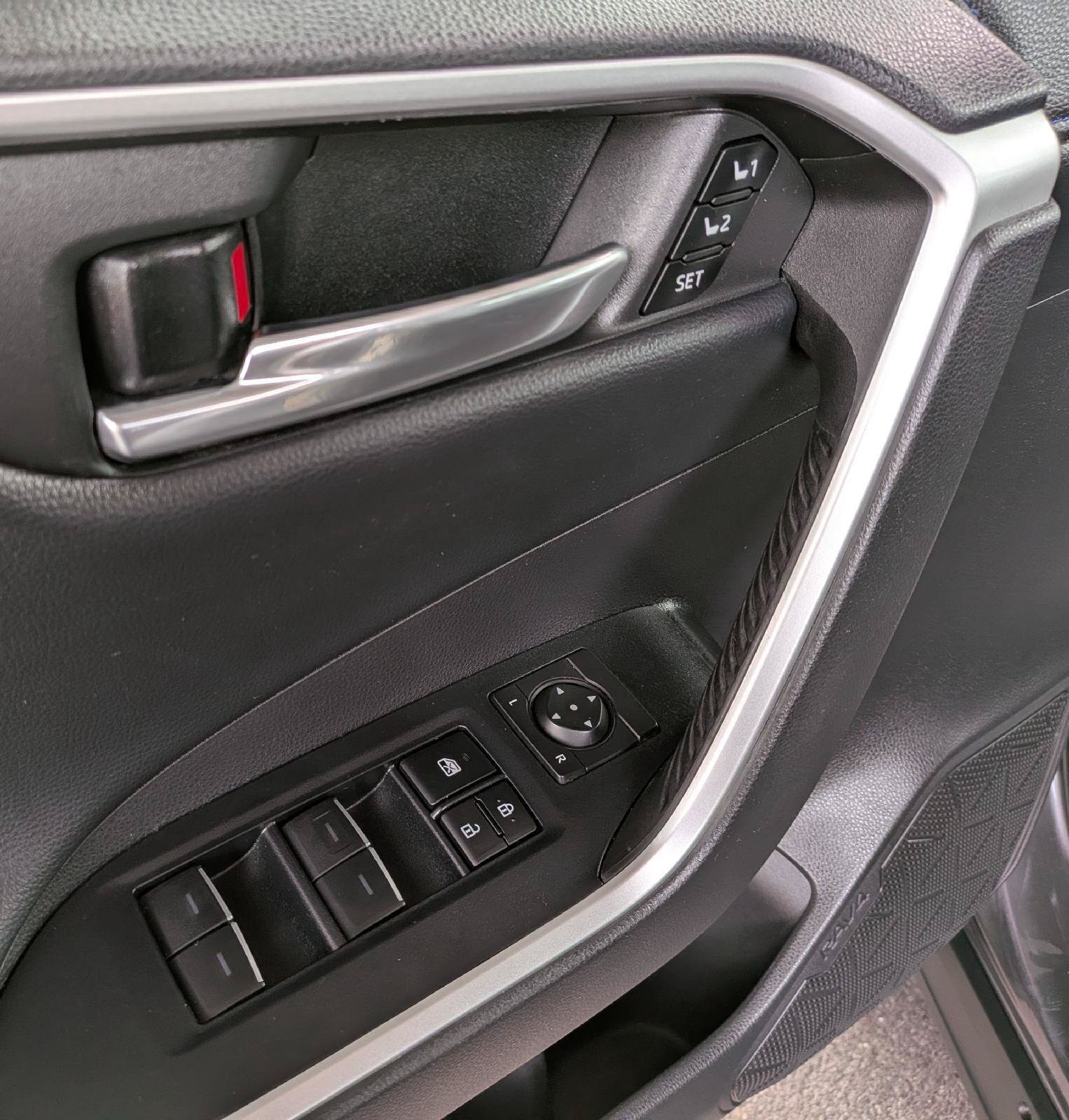 Used 2022 Toyota RAV4 XSE AWD/4WD image 17