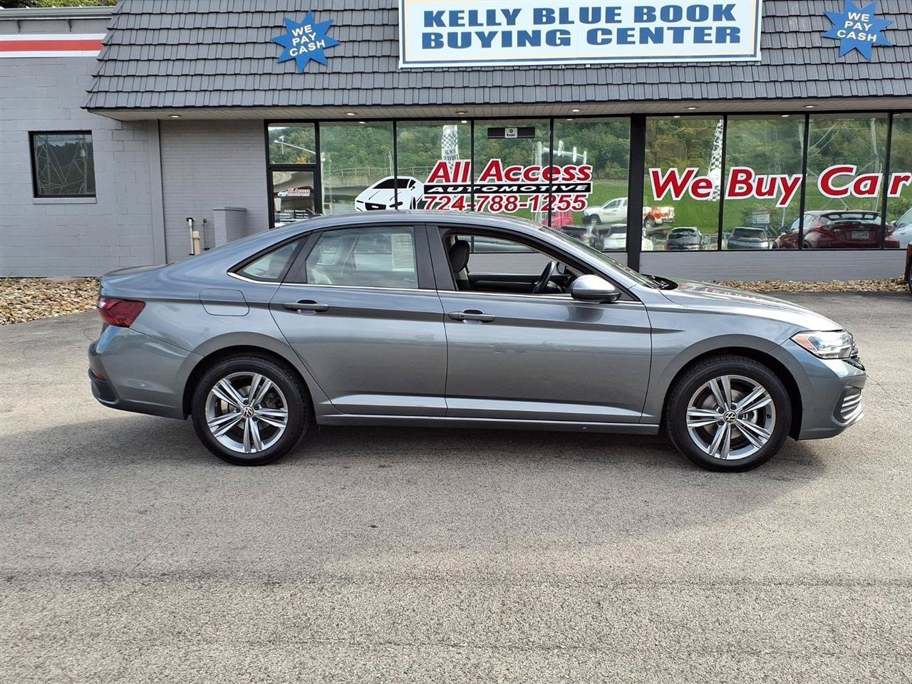 Used 2024 Volkswagen Jetta SE FWD image 1