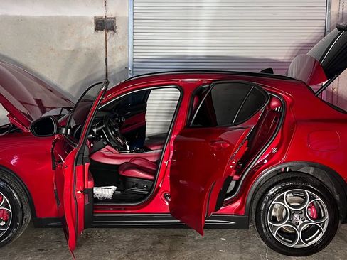 Used 2018 Alfa Romeo Stelvio Ti Sport image 13