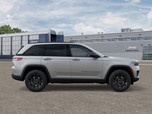 New 2025 Jeep Grand Cherokee Altitude image 22