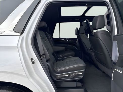 Used 2024 Cadillac Escalade Premium Luxury Platinum image 44