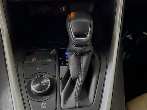 Used 2023 Toyota RAV4 XLE Premium image 24