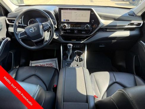 Used 2023 Toyota Highlander XLE AWD/4WD image 14