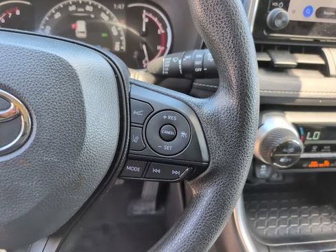 Used 2025 Toyota RAV4 XLE FWD image 17