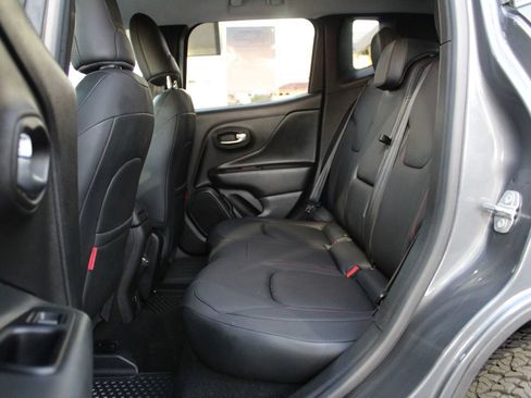 Used 2022 Jeep Renegade Trailhawk image 10