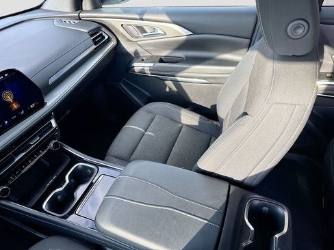 Used 2024 Chevrolet Traverse LT image 22