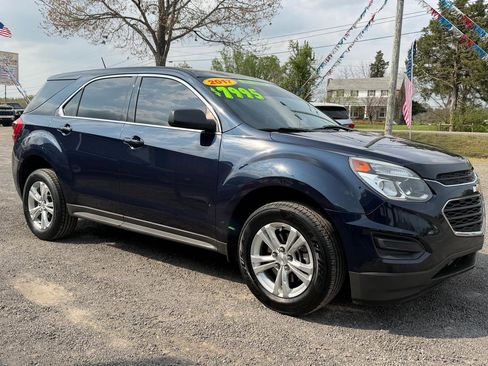 Used 2017 Chevrolet Equinox LS image 2