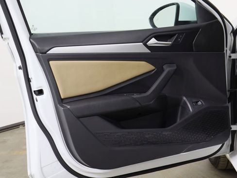 Used 2019 Volkswagen Jetta SE w/ Cold Weather Package image 20