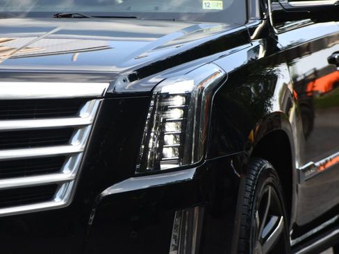 Used 2016 Cadillac Escalade Premium image 4