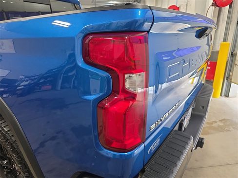 Certified 2022 Chevrolet Silverado 1500 ZR2 w/ Technology Package image 33