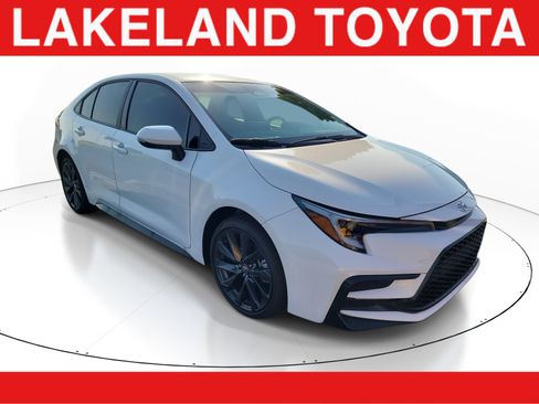 Used 2026 Toyota Corolla SE FWD image 1