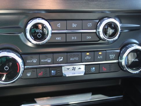 Used 2023 Ford F250 Lariat w/ Lariat Ultimate Package AWD/4WD image 21