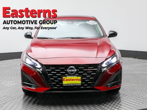Used 2023 Nissan Altima 2.5 SR w/ SR Premium Package FWD image 2