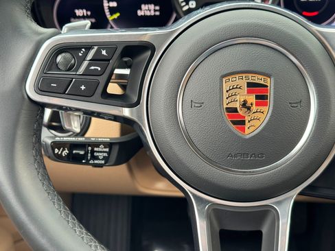 Used 2023 Porsche Cayenne Platinum Edition image 23