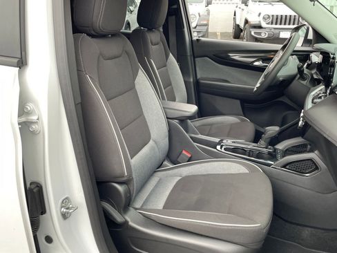 Used 2025 Chevrolet TrailBlazer LT image 34