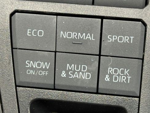 Used 2022 Toyota RAV4 LE image 7