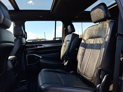 Used 2023 Jeep Wagoneer Series II image 10