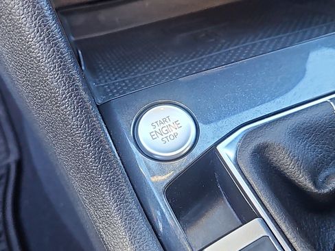 Certified 2022 Volkswagen Tiguan SEL R-Line image 21