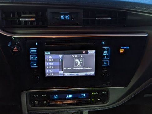 Used 2018 Toyota Corolla SE FWD image 16