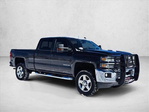 Used 2015 Chevrolet Silverado 2500 LT w/ LT Convenience Package image 3