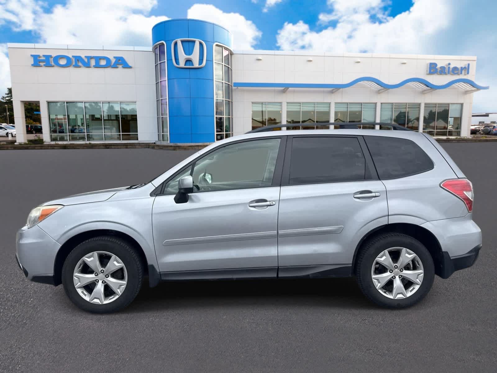 Used 2015 Subaru Forester 2.5i Premium w/ All-Weather Package AWD/4WD image 2