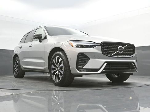 Certified 2024 Volvo XC60 B5 Plus AWD/4WD image 29