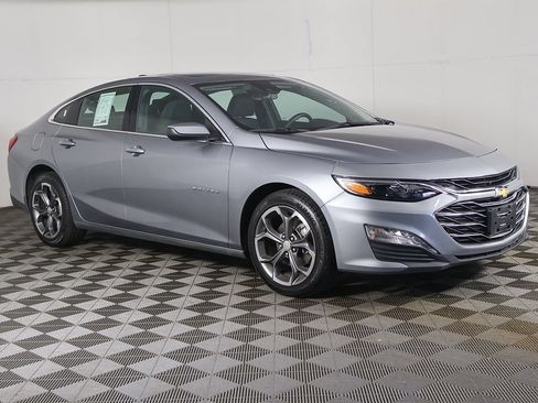 Used 2024 Chevrolet Malibu LT FWD image 2