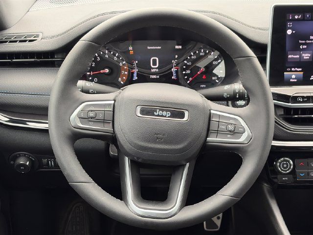 Used 2026 Jeep Compass Latitude AWD/4WD image 14