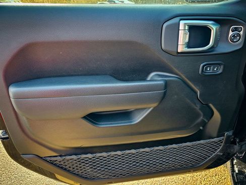 Certified 2025 Jeep Wrangler Sport S image 9