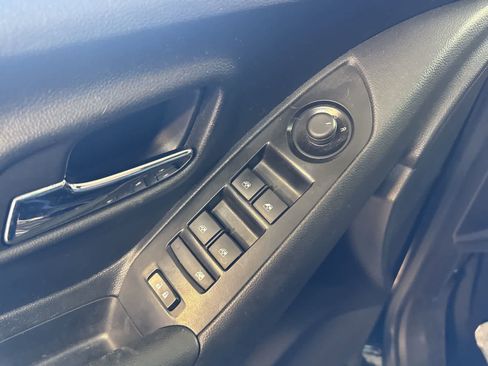 Used 2021 Chevrolet Trax LT image 20