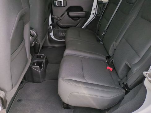 Used 2022 Jeep Wrangler Unlimited Sport image 15