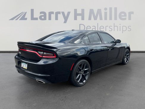Used 2022 Dodge Charger SXT w/ Blacktop Package image 5
