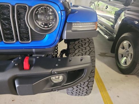 Used 2025 Jeep Wrangler Unlimited Rubicon AWD/4WD image 6