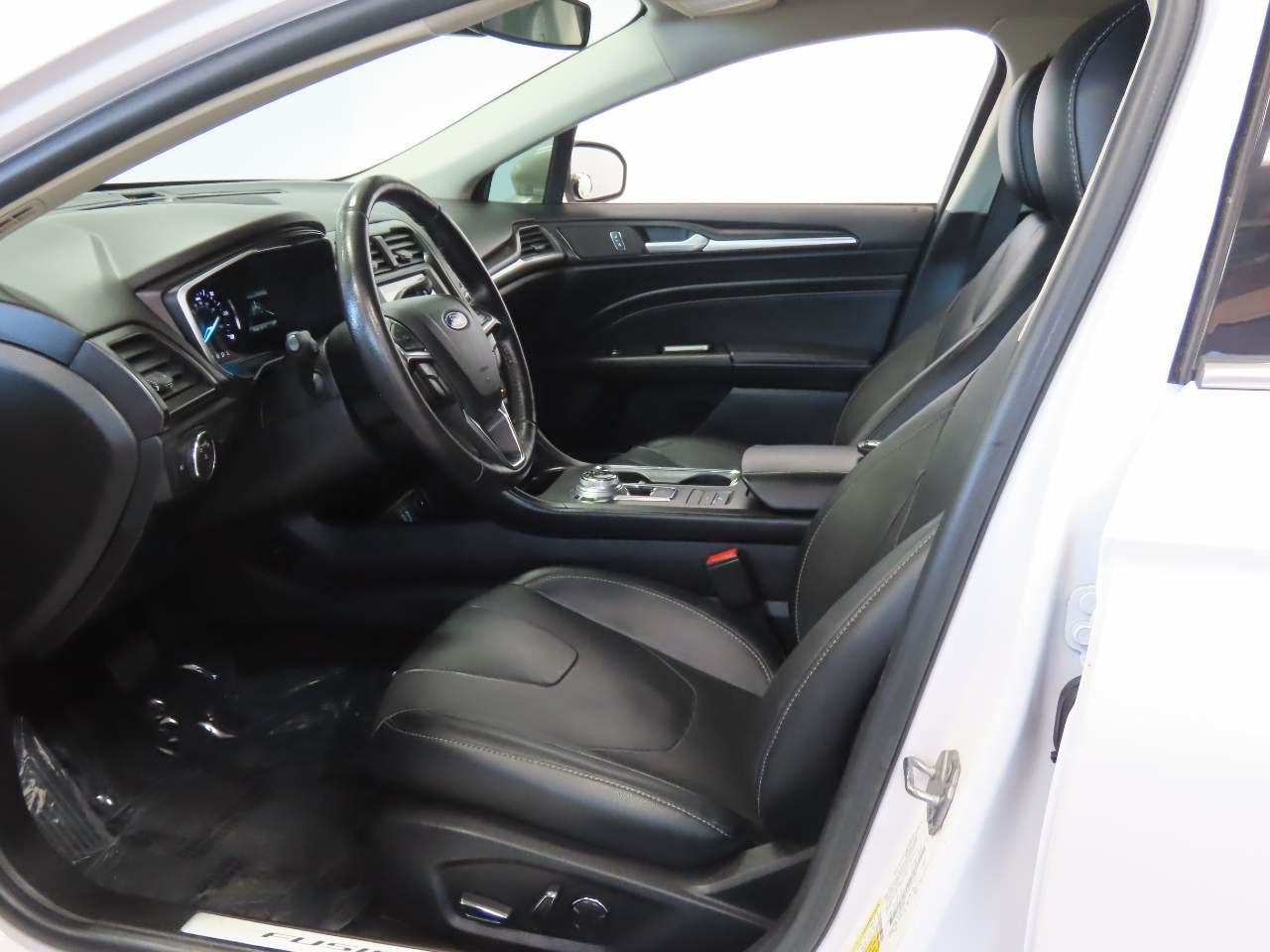 Used 2019 Ford Fusion Energi Titanium FWD image 17