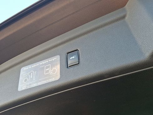 Used 2019 INFINITI QX50 Essential w/ Sensory Package image 29