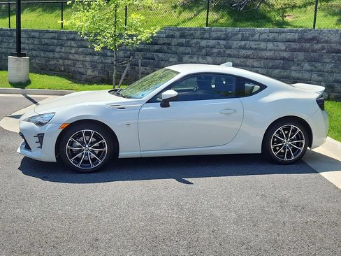 Used 2020 Toyota 86 RWD image 6