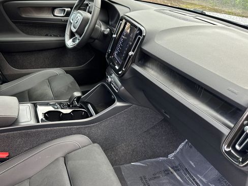 Certified 2023 Volvo XC40 Recharge Ultimate w/ Protection Package Premier image 18