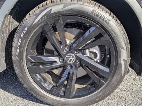Used 2024 Volkswagen Tiguan SE R-Line image 11