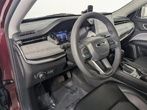 Used 2022 Jeep Compass Latitude FWD image 12