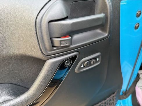 Used 2017 Jeep Wrangler Sahara image 10