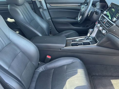 Used 2018 Honda Accord Touring image 23