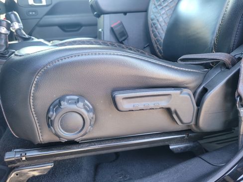 Used 2023 Jeep Gladiator Overland image 16