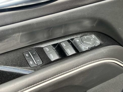 Used 2022 Cadillac Escalade Premium Luxury AWD/4WD image 17
