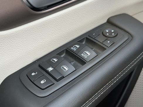 Used 2024 Chrysler Voyager LX FWD image 22